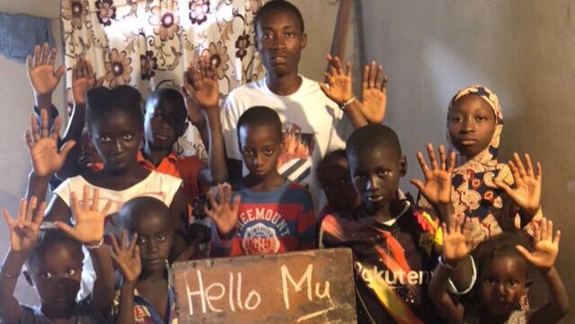 Amie, his 5 siblings, Grandma and neighbors