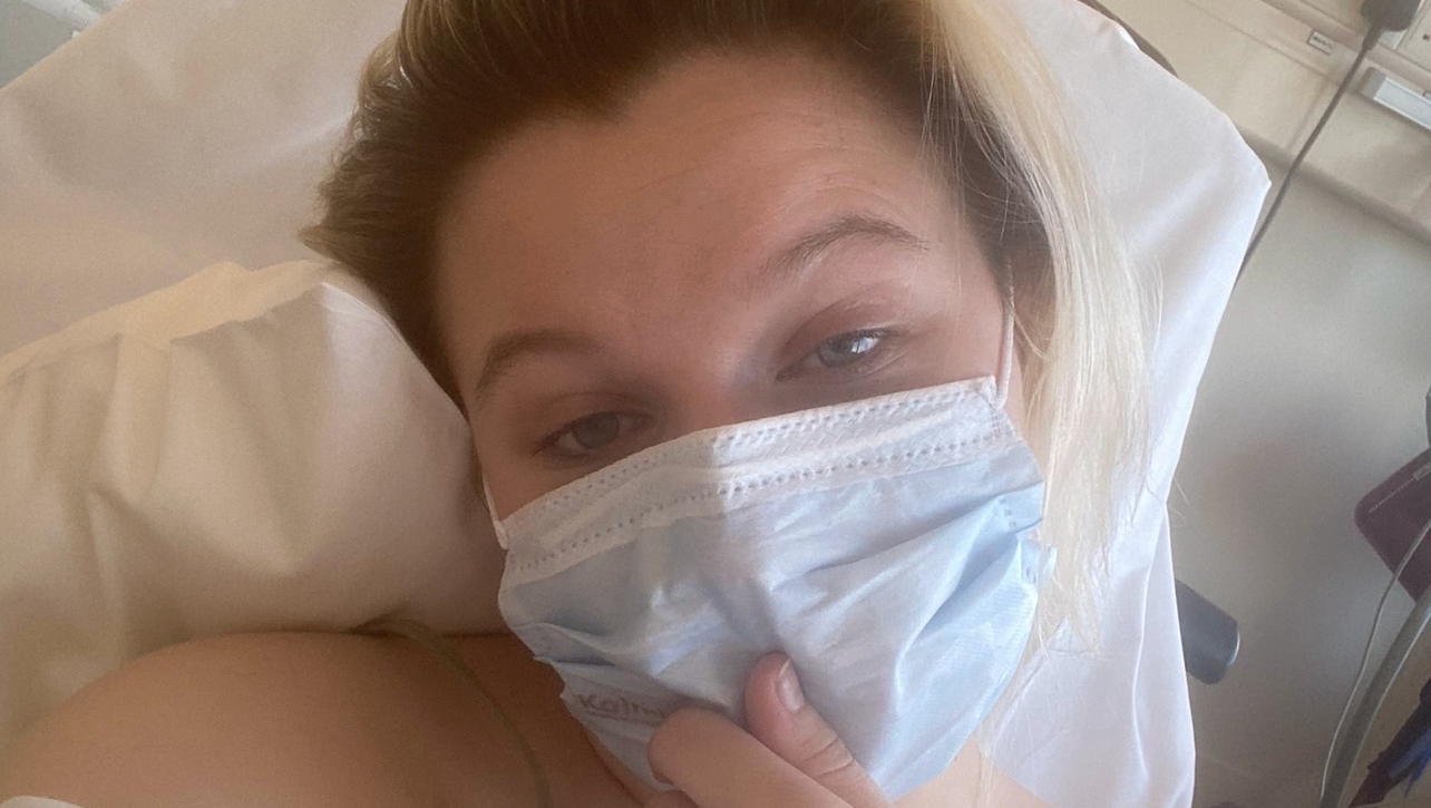 Support Amies battle against endometriosis photo