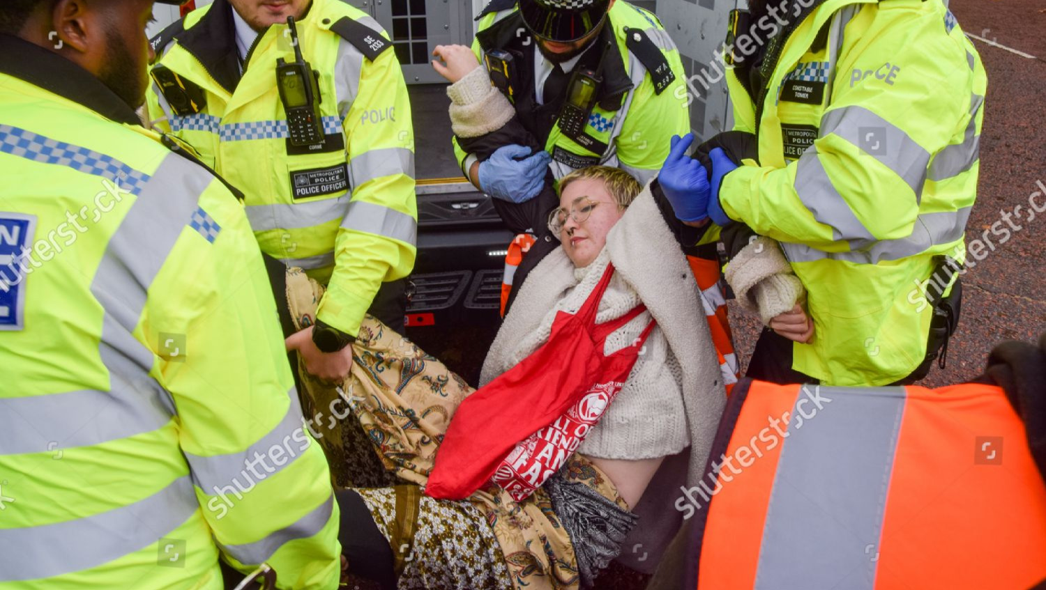 Cover legal costs for climate protest trial photo