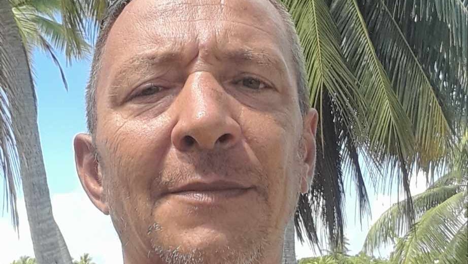 Aidez Hervé pour son projet laboratoire apiculture photo