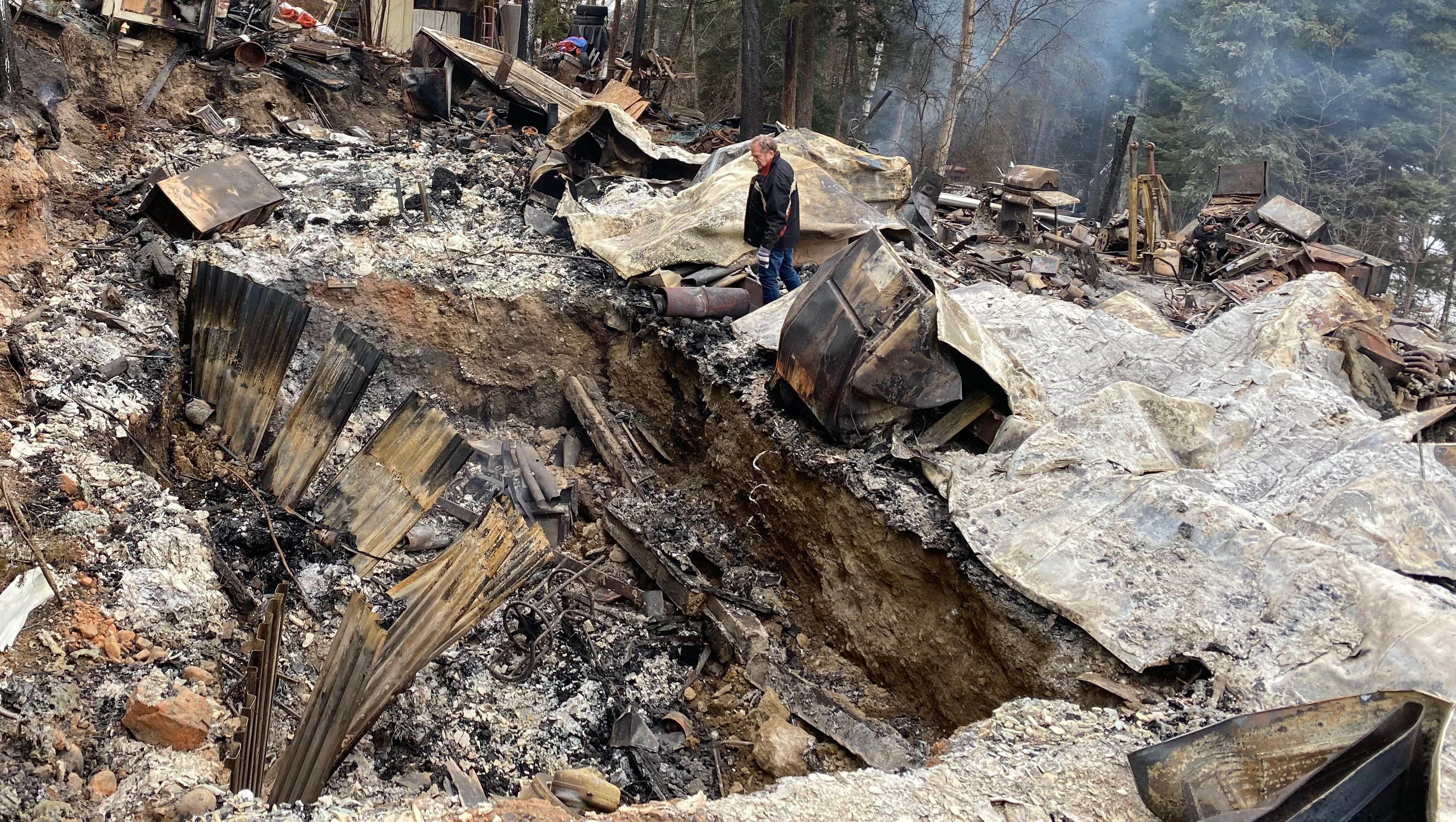 Fundraiser by Michael Zenowski : Christmas Eve fire destroys family home.