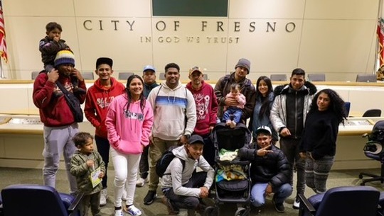 Help families seeking asylum photo