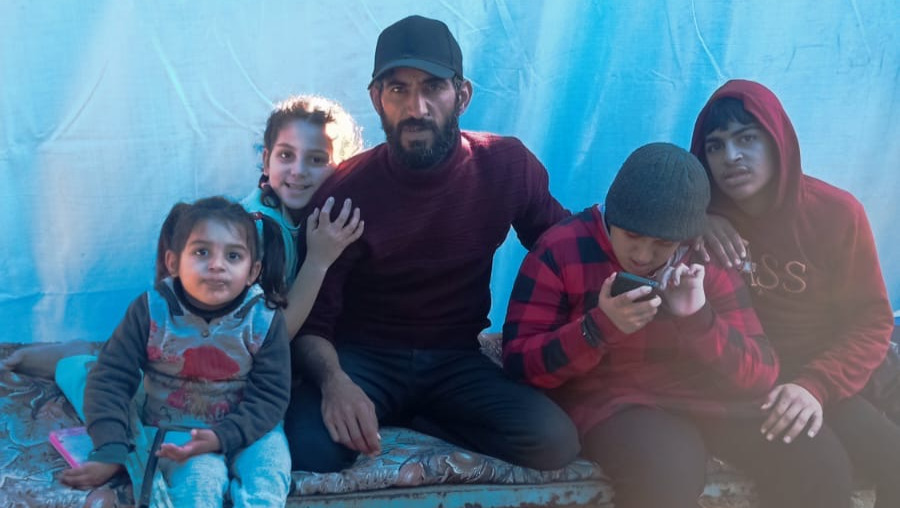 Ibrahim and his family looking for a new home in Canada photo