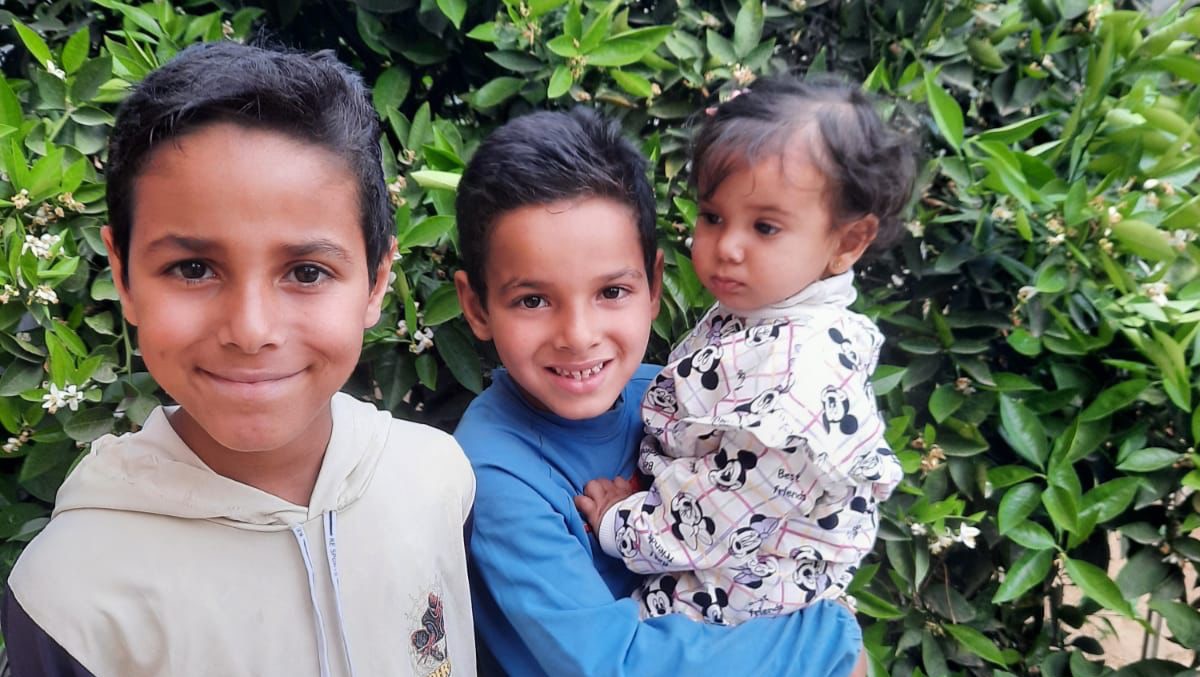 Help Aya and Her Children Evacuate to Safety photo