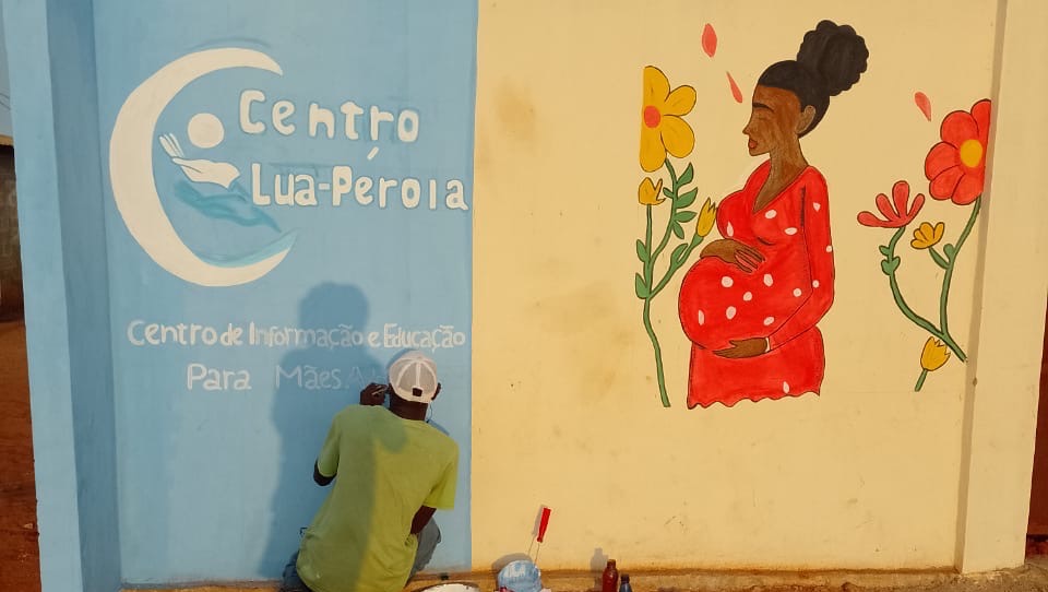 Help educate 100 teenage mums in Angola photo
