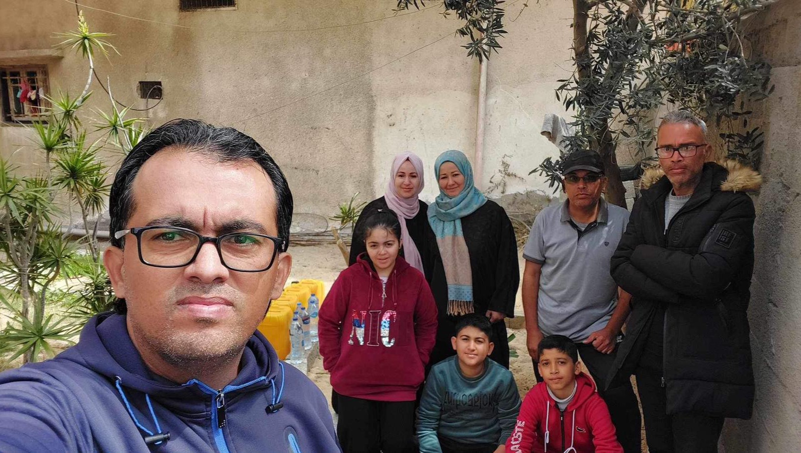 Help my family to escape GAZA photo