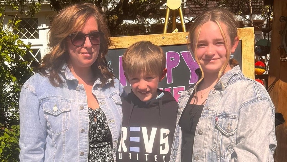 Help this mom fight treatment-resistant depression photo