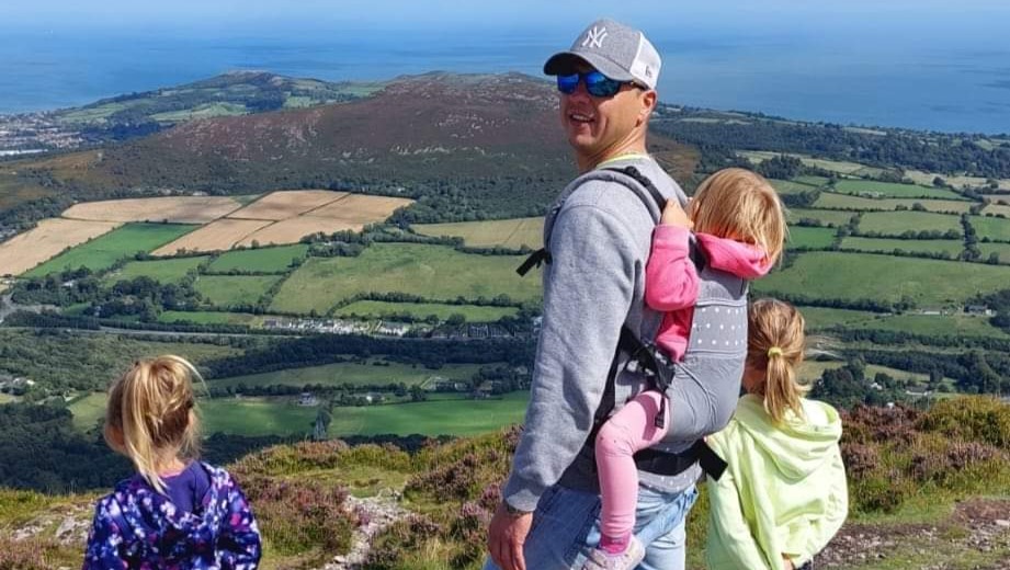 Support for Anna Tryka's family photo