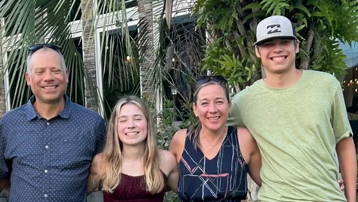 Help the Horwaths win this battle photo