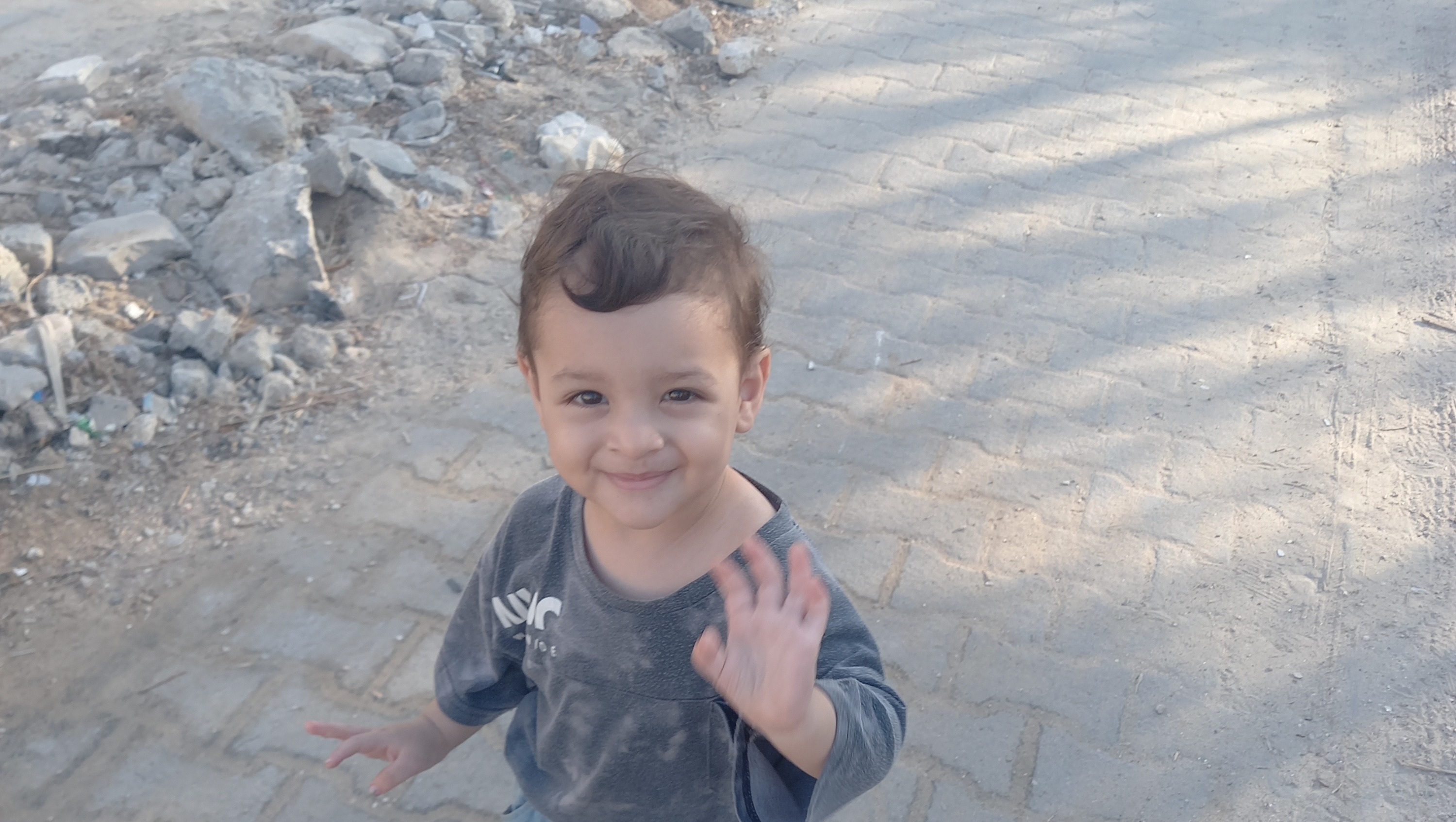 Foto de Help us escape gaza war