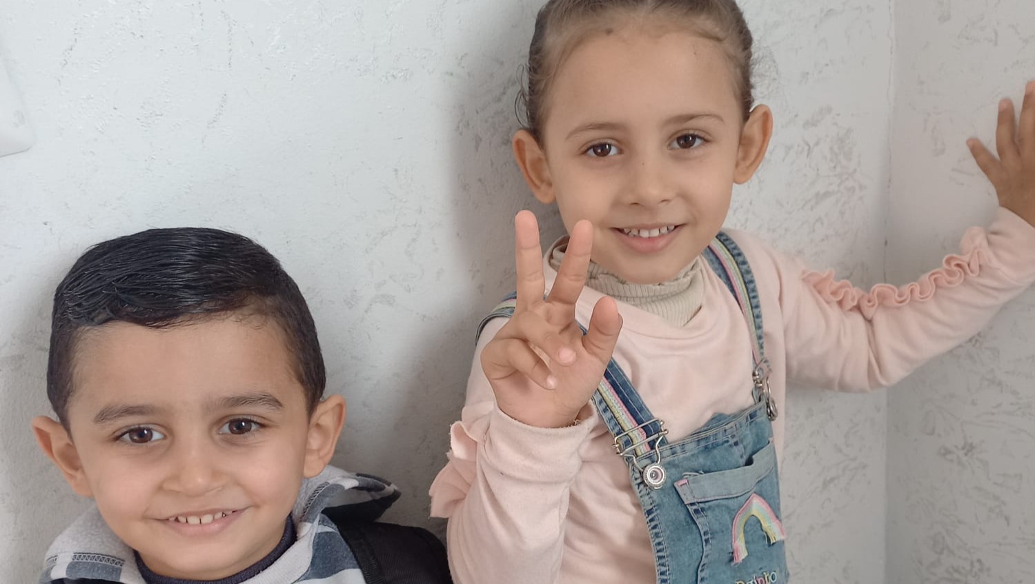 Help Dooa and her family escape the hell of war photo