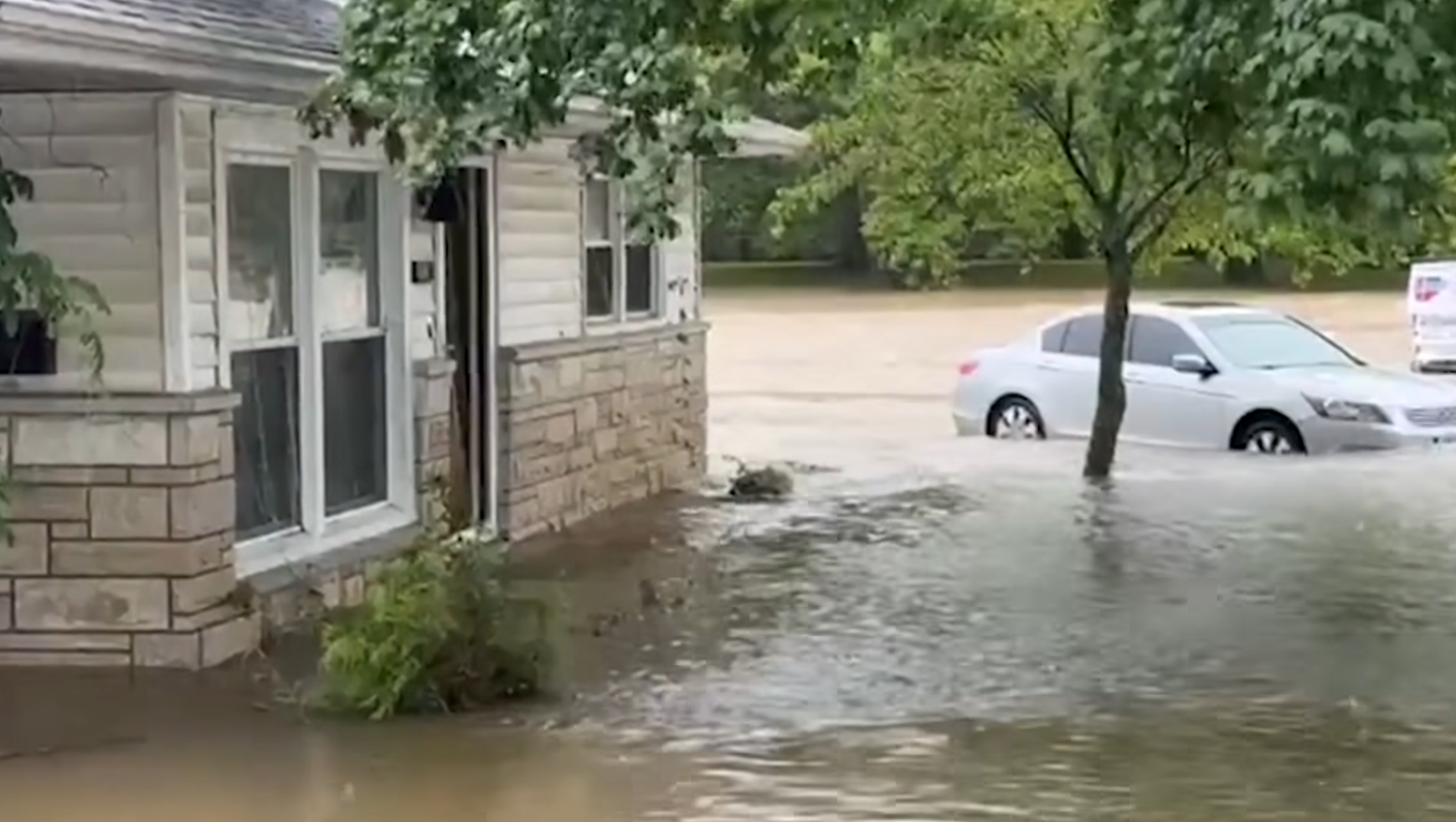 Milwaukee County'S Flood: The Community'S Efforts To Rebuild - xp3p69k