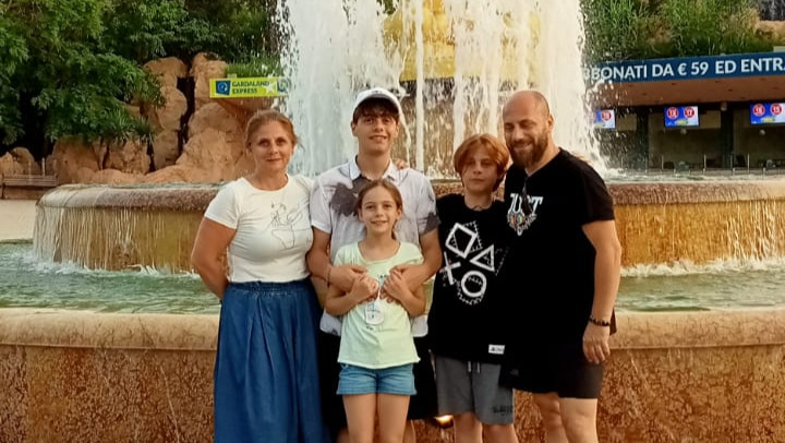 Katia è rimasta sola con 3 i figli orfani di papà dal 2024 photo