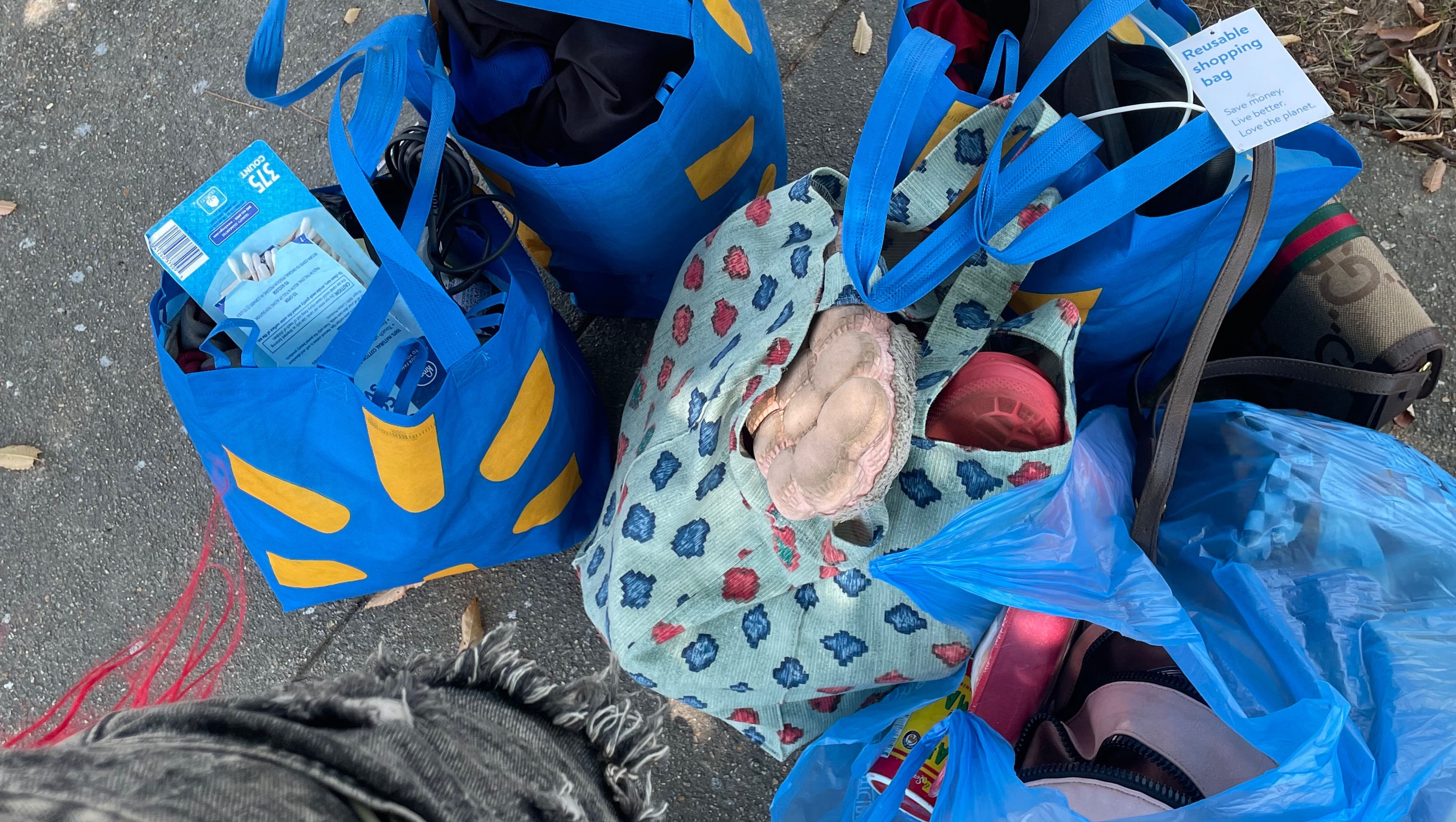 Currently homeless in need of rooms food & hygiene supplies photo