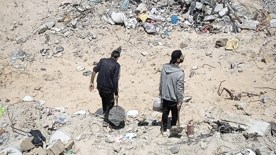 Help me and my family get out of Gaza photo