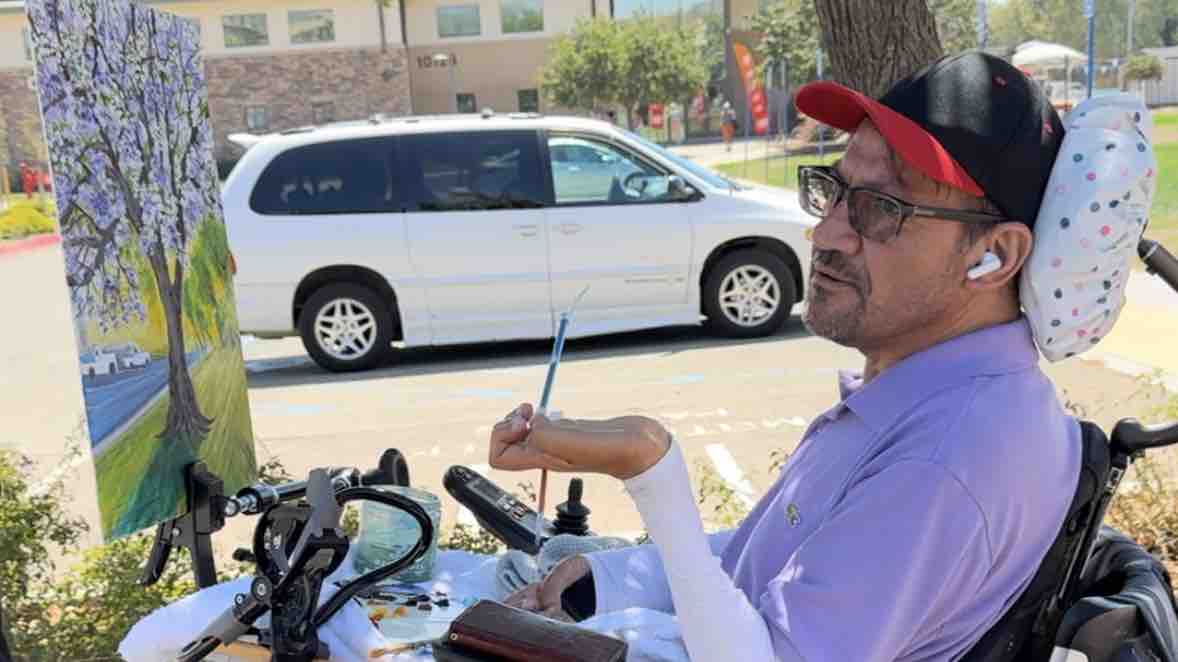 Help Jesús open up his own art store ❤️ photo