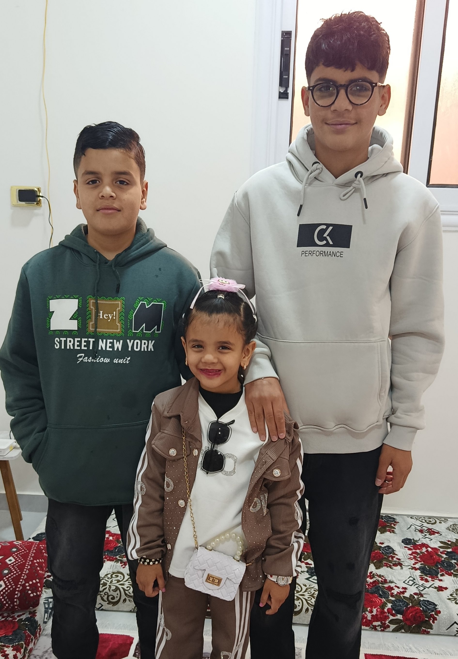 Support Reem and her five children during their displacement campaign photo, 4 of 8