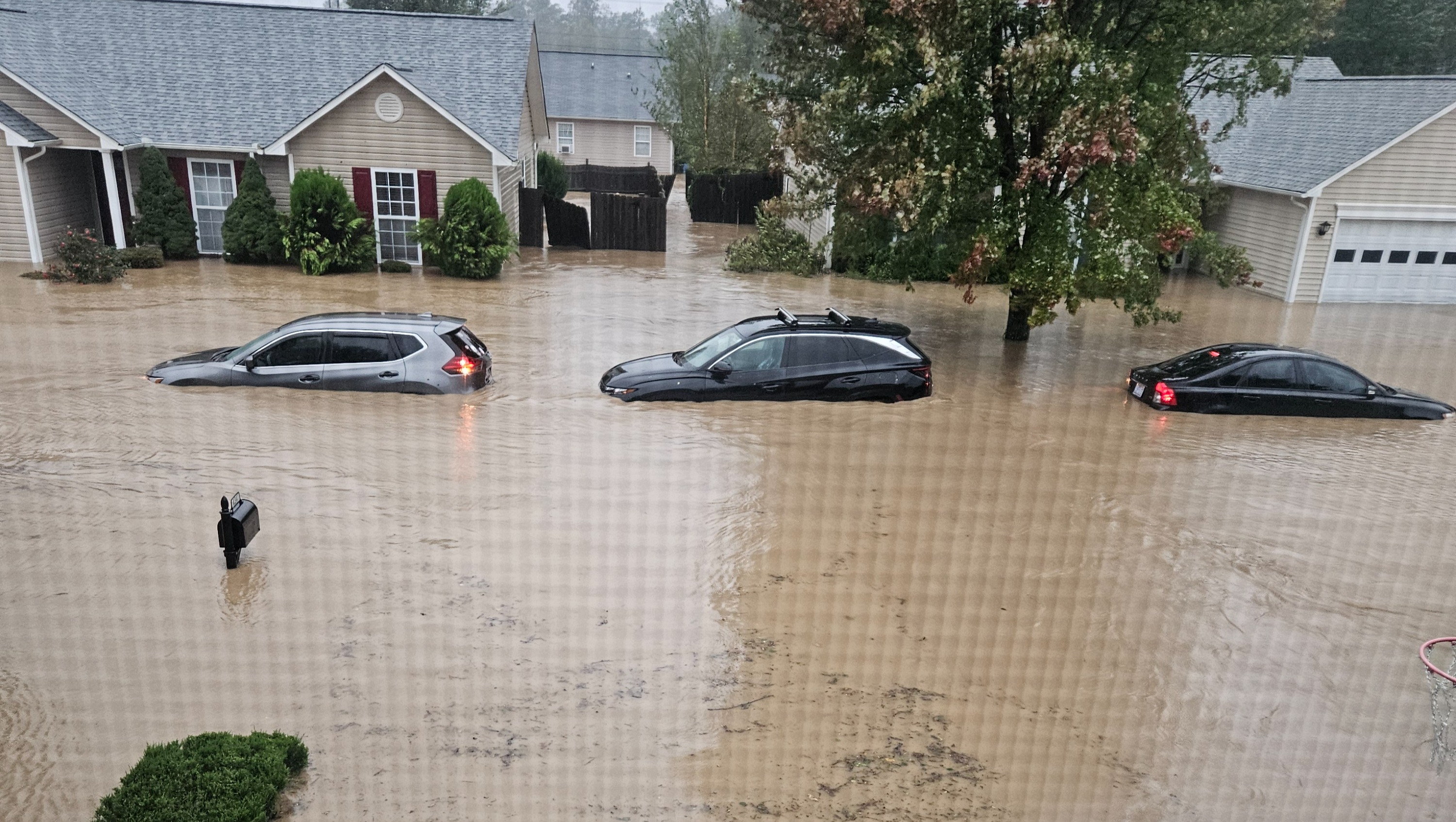 "I Lost Everything"   A Milwaukee Family'S Fight After Devastating Flood - sr92crv