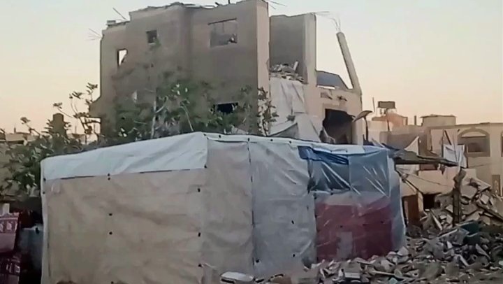 Help Lian and her family to survive this war photo