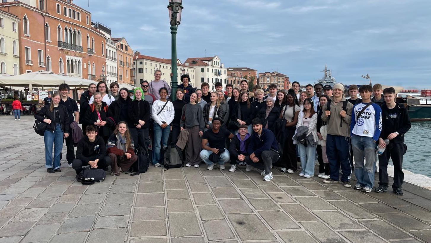 Fundraiser by Jonah Nowack Abiball 4. Aachener Gesamtschule 2025