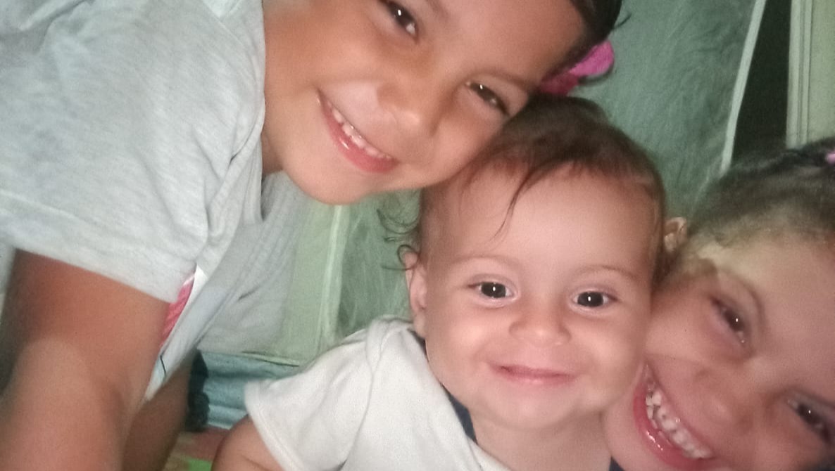 Help Marwa Family photo