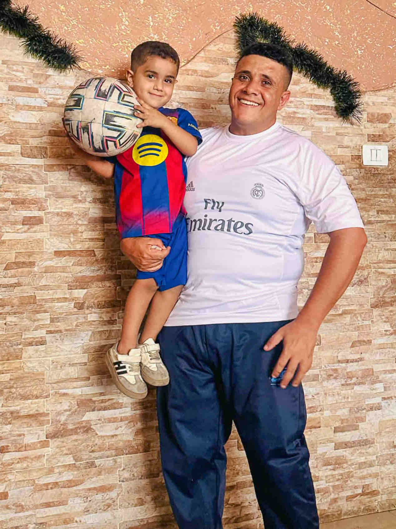 Help Little Hamoudi and his family survive this war campaign photo, 4 of 8