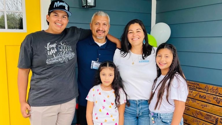 Fundraiser for brenda valentin by Manuel Martinez : Rebuild A Family’s ...