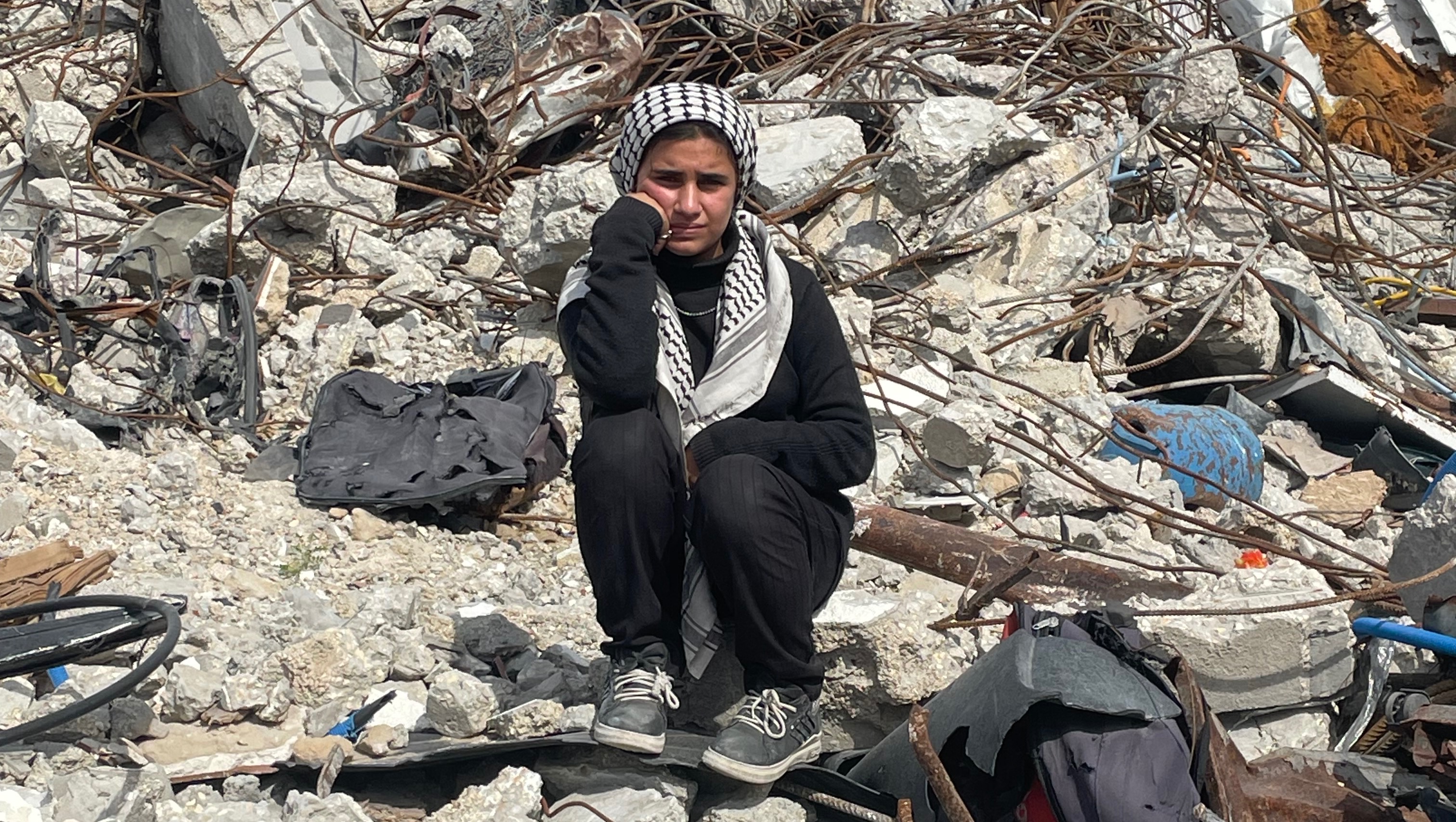 Help Jana & her family evacuate safety photo