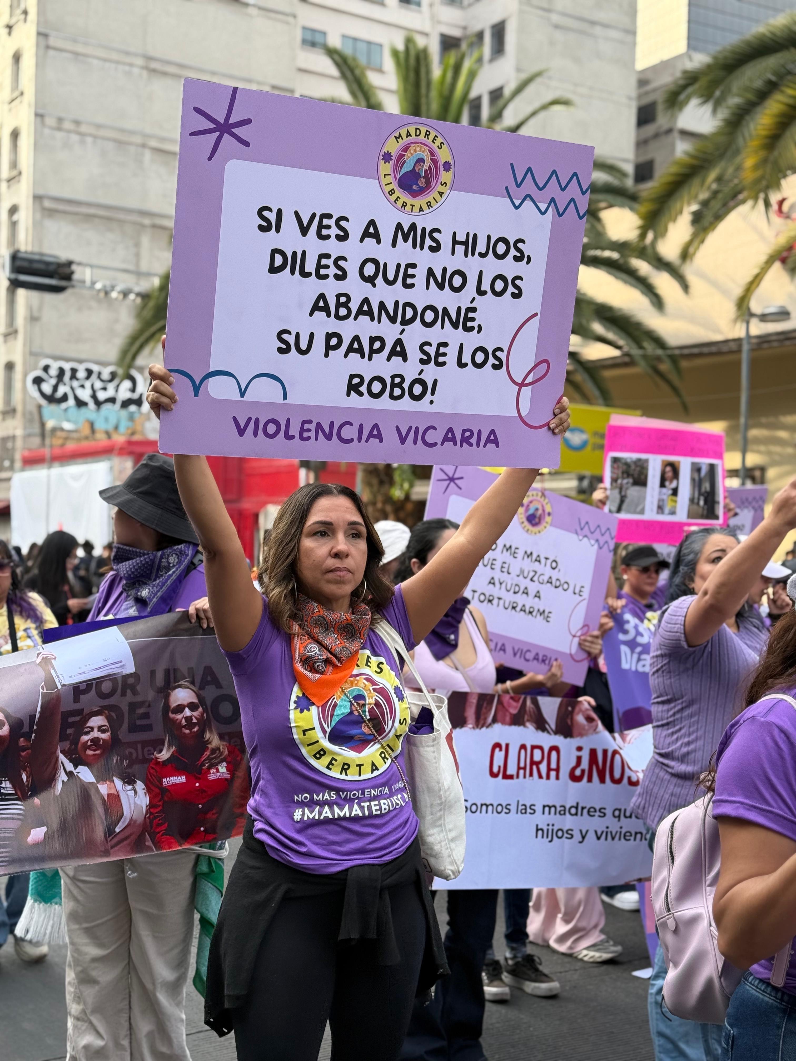 Foto de la recaudación de fondos 1ra Audiencia Temática  en la CIDH de Violencia Vicaria, 6 de 8