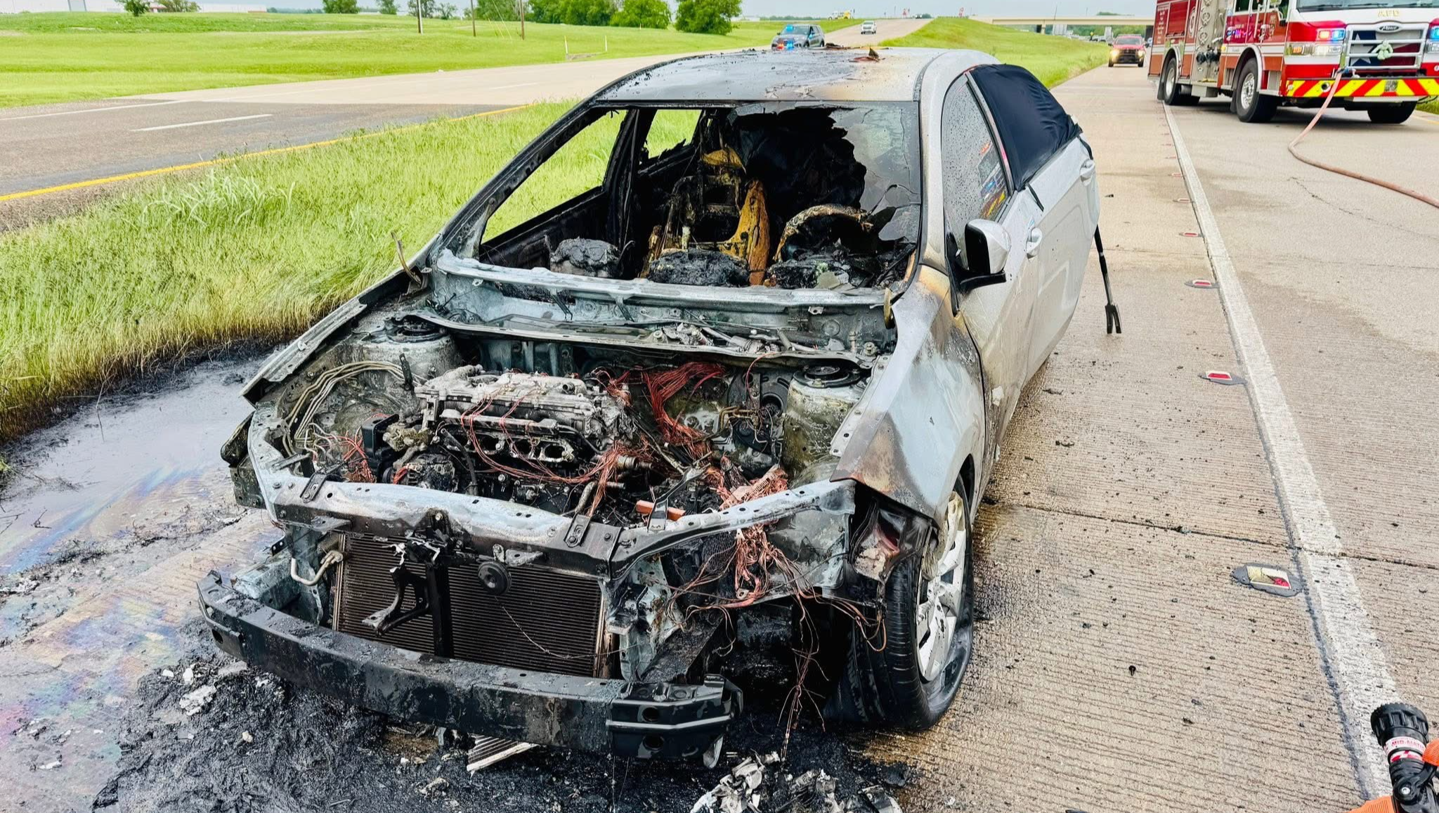 Single Mom Saved Kids from Car Explosion, Now Needs New Car photo