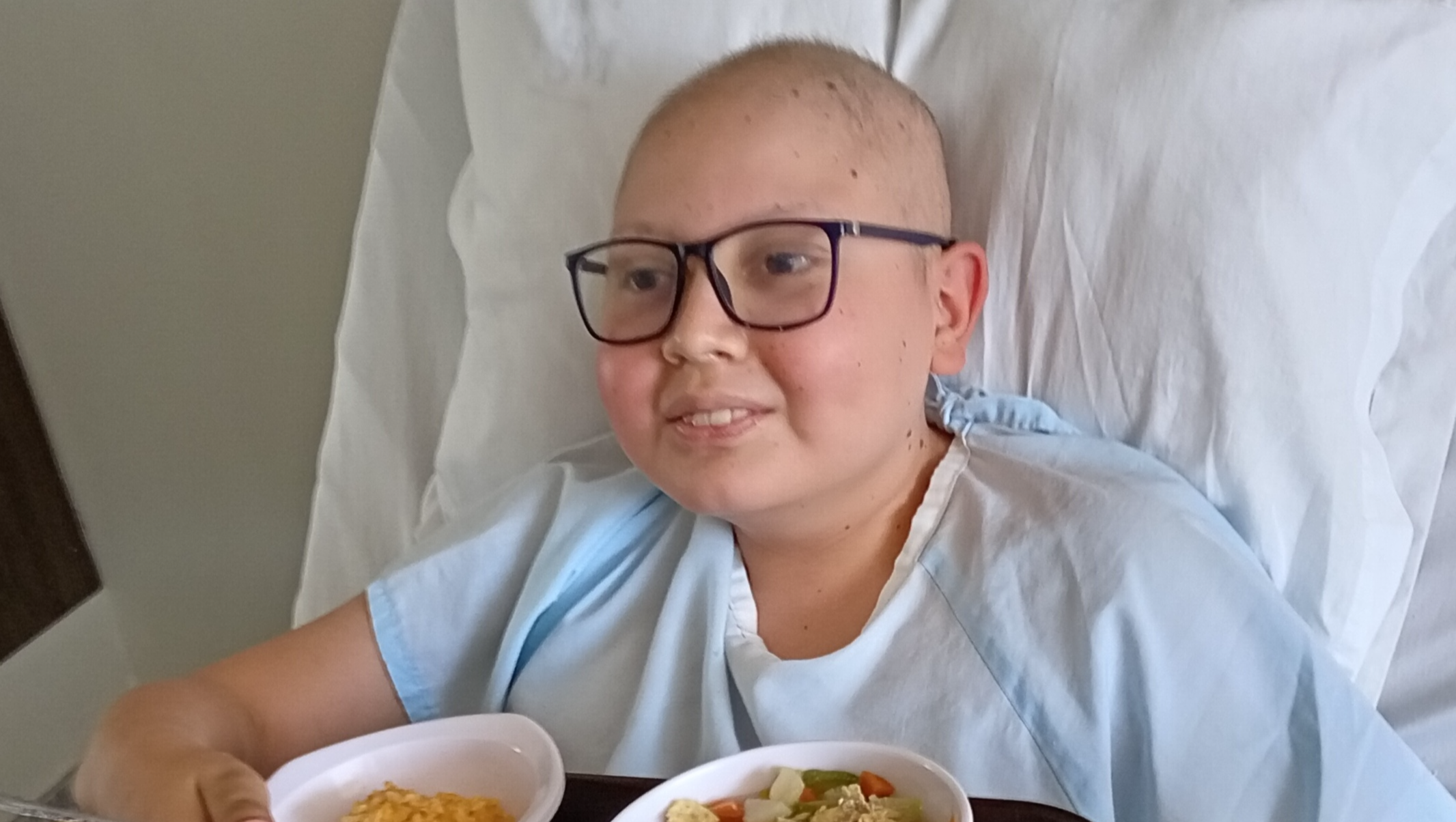 POR SEGUNDA VEZ LUCHA CONTRA EL CANCER.MI HIJO QUIERE VIVIR photo