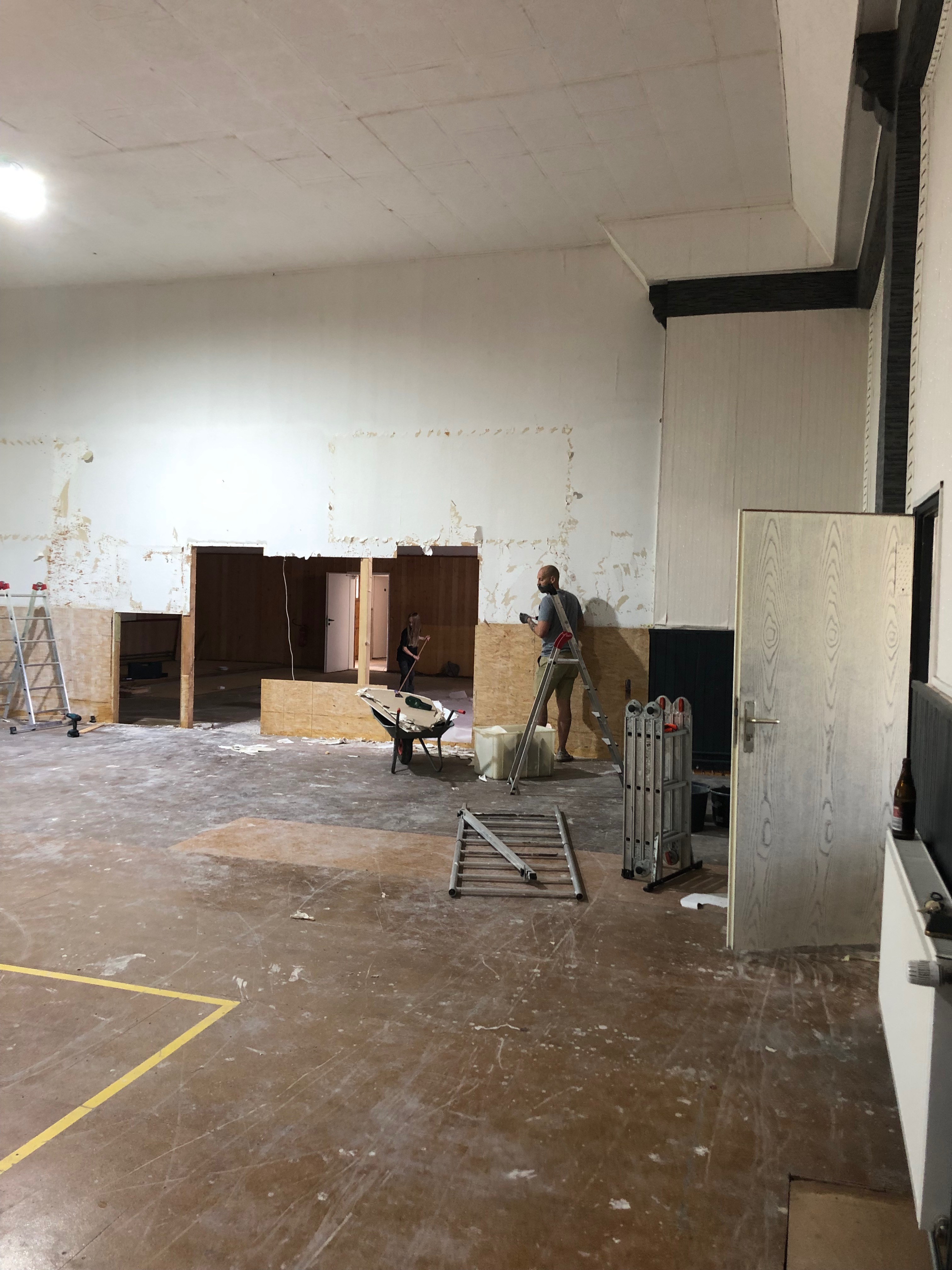 Wir bauen ein Theater campaign photo, 4 of 8