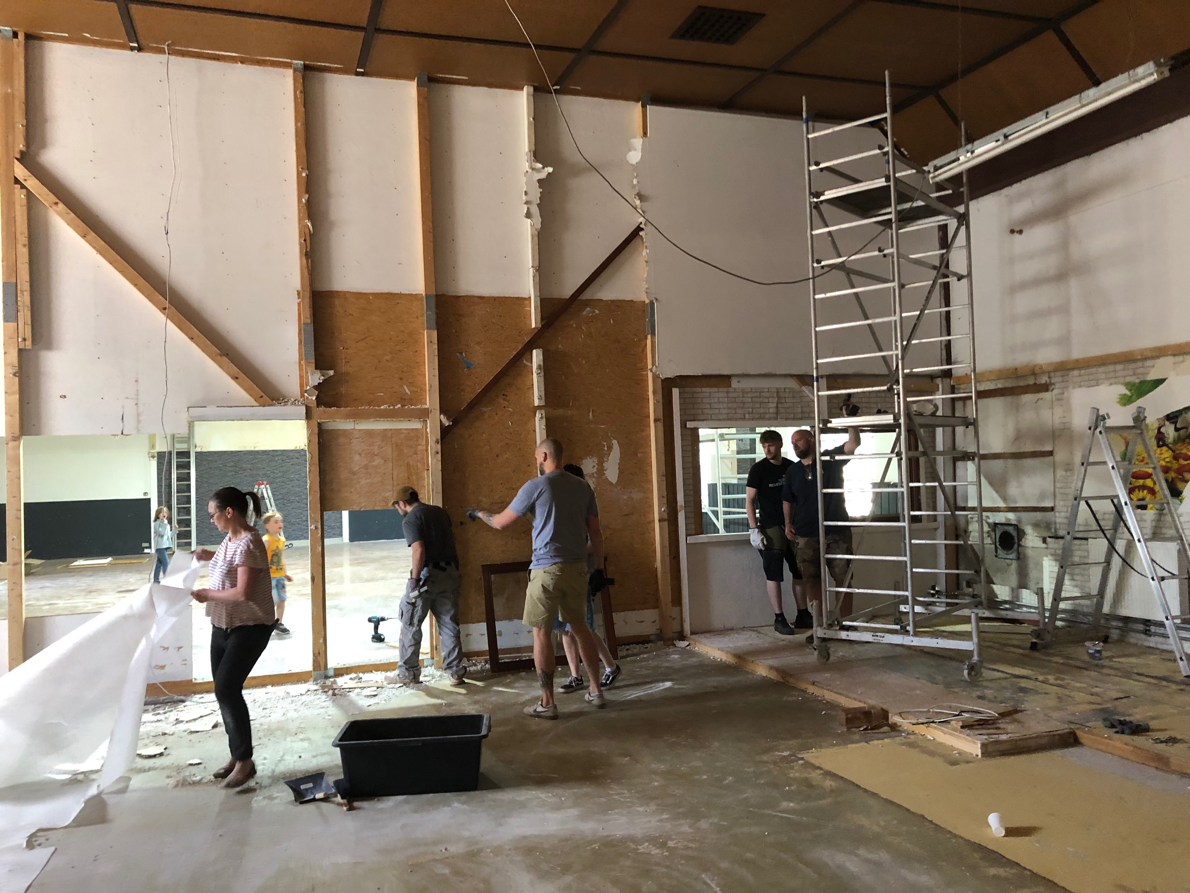 Wir bauen ein Theater campaign photo, 5 of 8