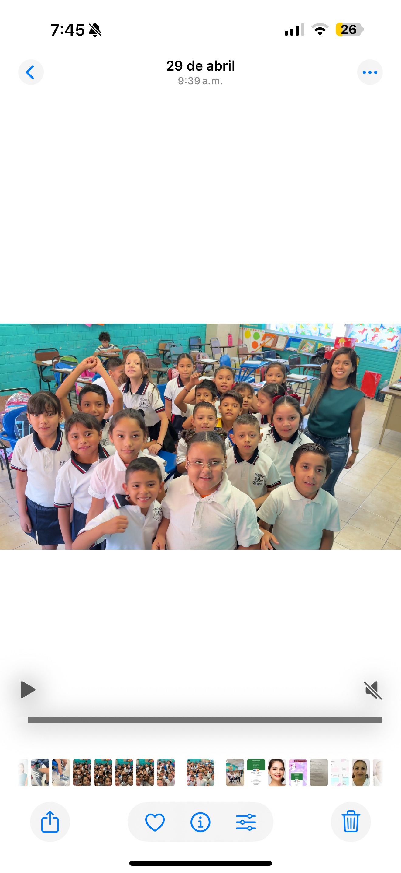 Reemplazar pupitres en escuela rural campaign photo, 7 of 8