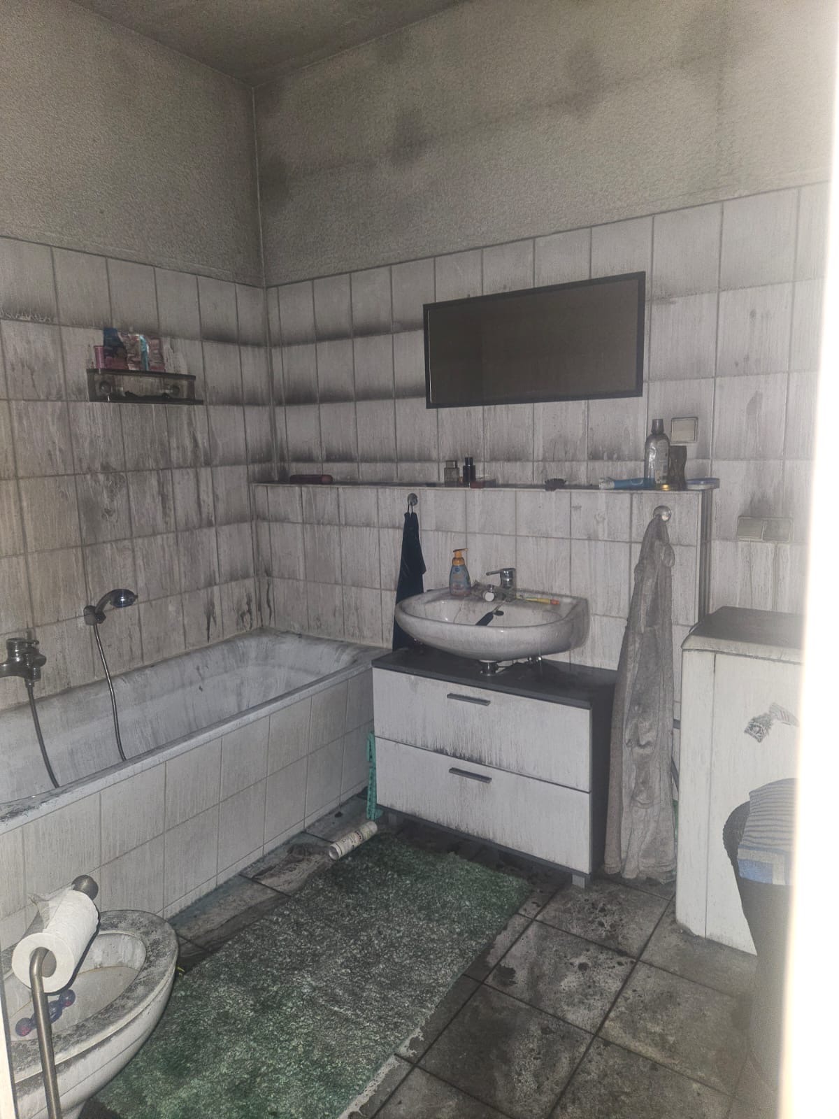 Wohnungsbrand- alleinerziehender Papa und seiner Tochter campaign photo, 2 of 4