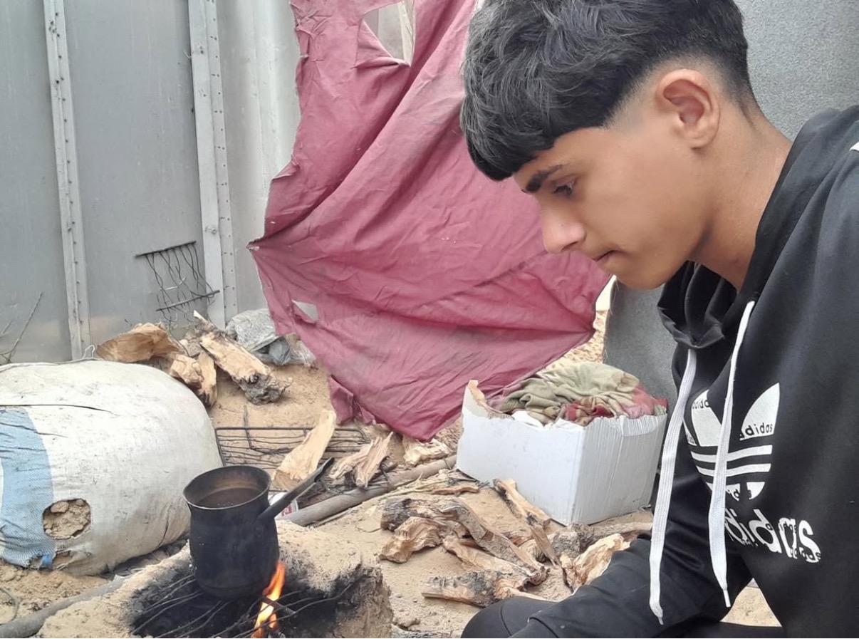 Help an injured 19yr old boy and his family survive in Gaza campaign photo, 2 of 6