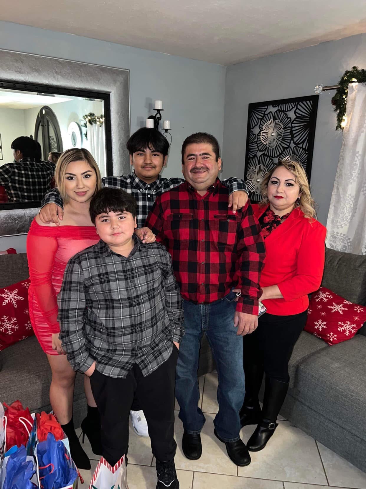 Support Roberto’s Family: Funeral and Family Expenses campaign photo, 7 of 8
