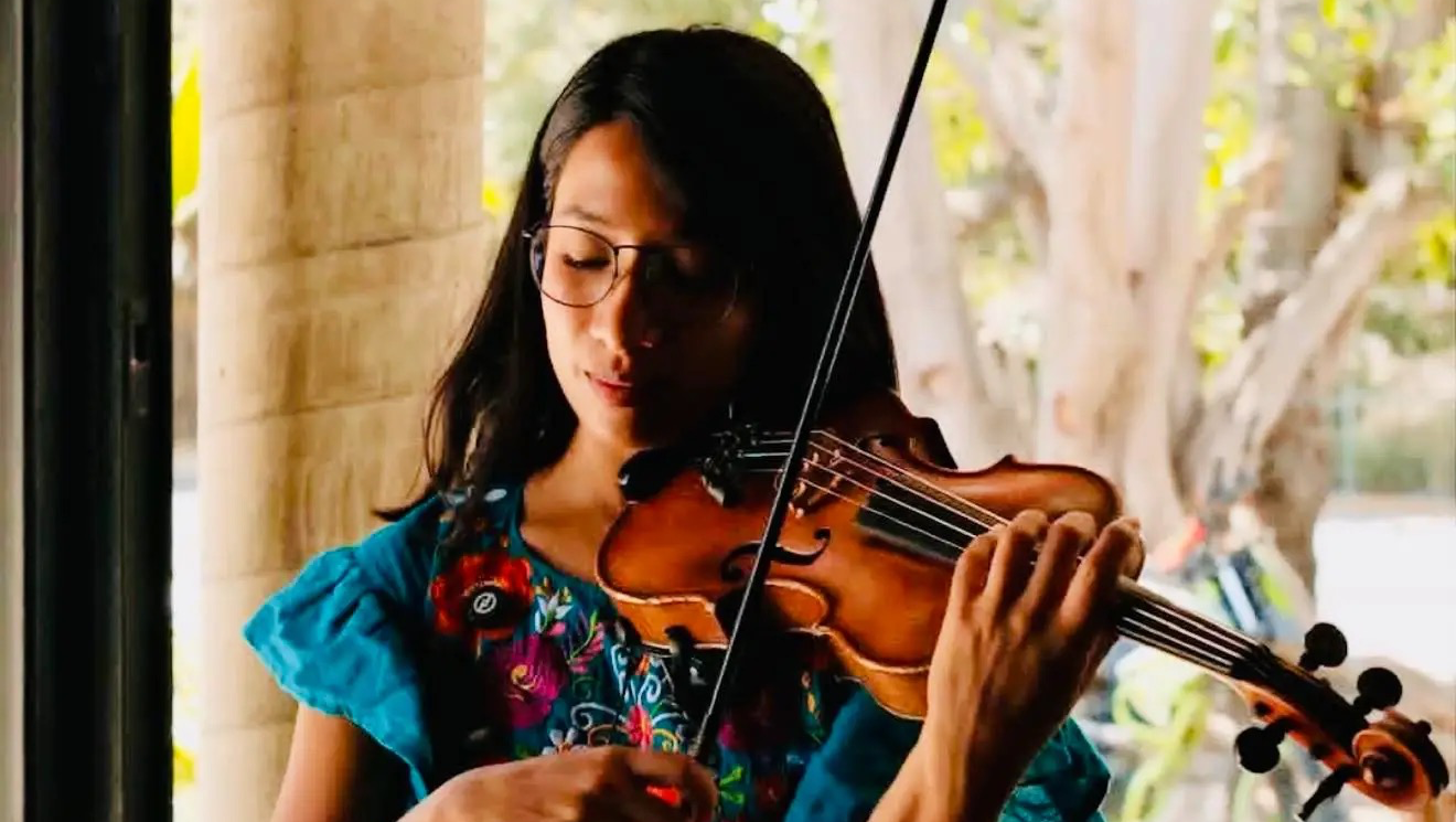 Help Ángel recover from her devastating loss