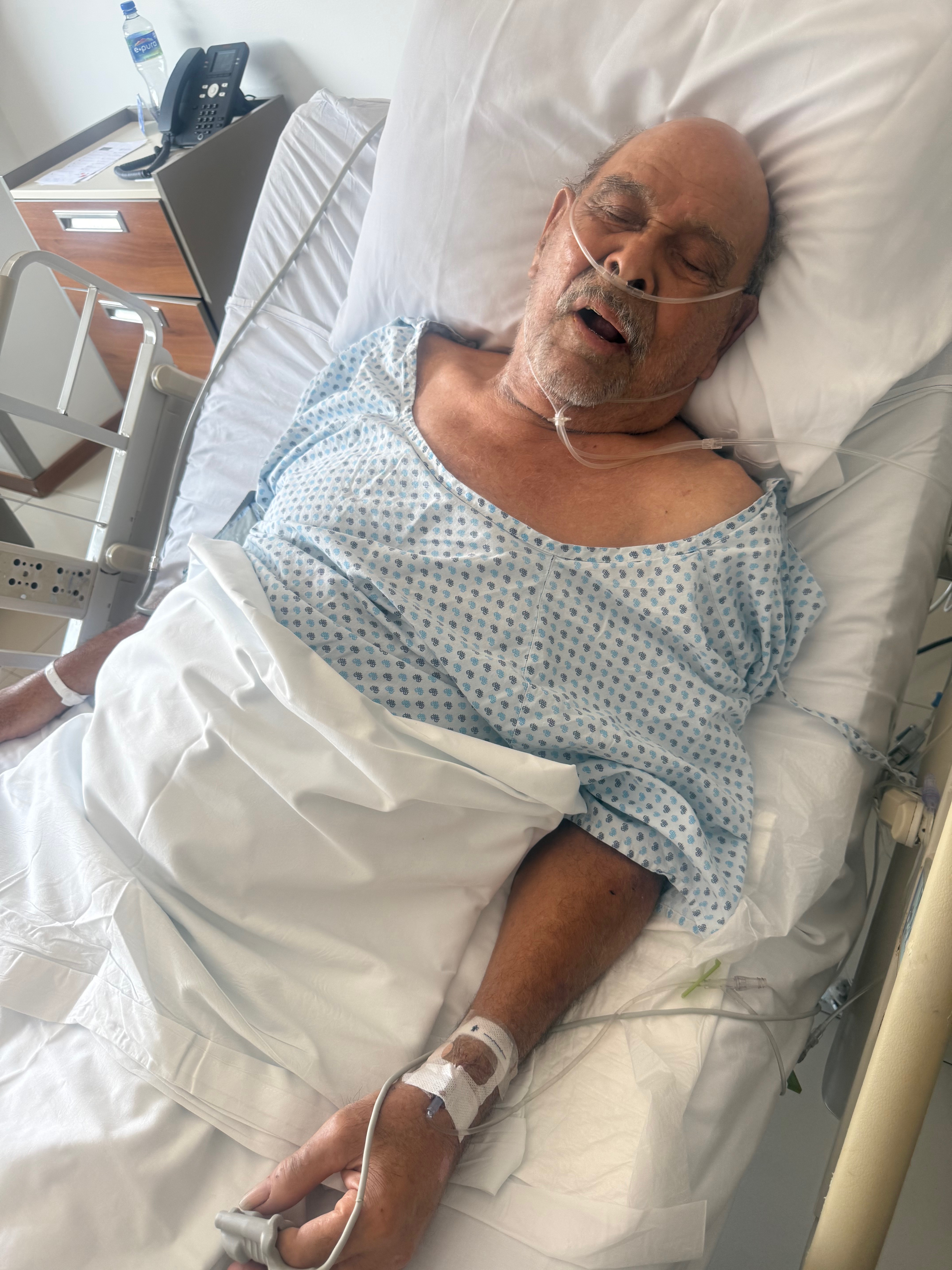 Apoyo para la salud de Victor-Support Victor's health battle campaign photo, 2 of 4