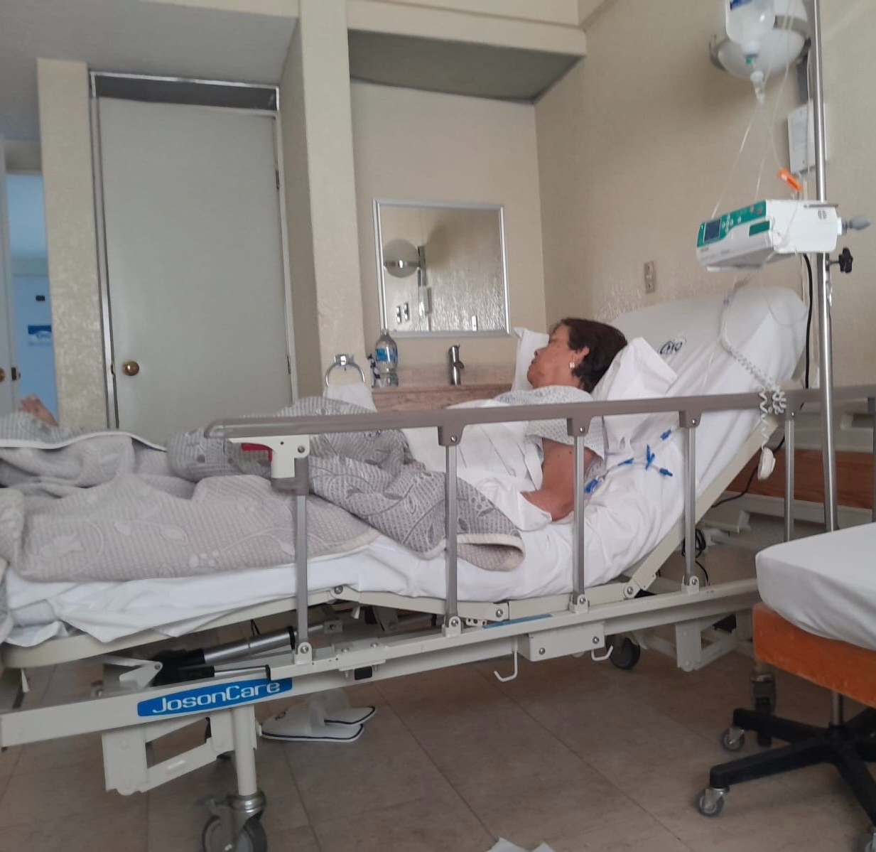 Help Abiga Fight Myasthenia Gravis Crisis - Ayuda a Abiga campaign photo, 2 of 4