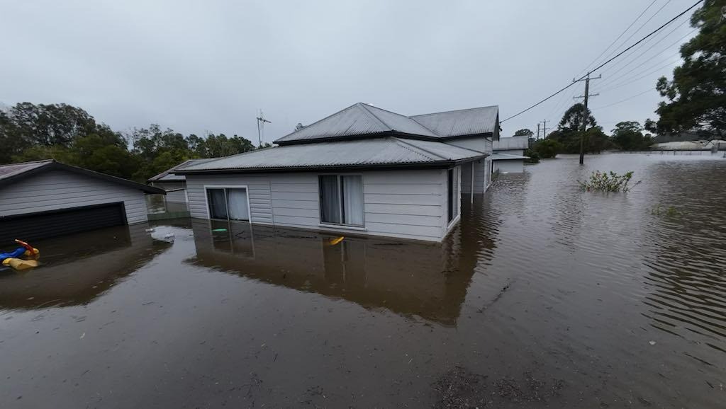 Aaron Taree Floods Fundraiser - Team Telstra campaign photo, 5 of 6