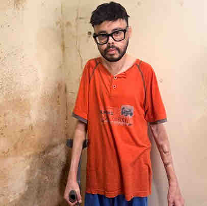 Salvato dal trapianto, ucciso dalla casa campaign photo, 8 of 11