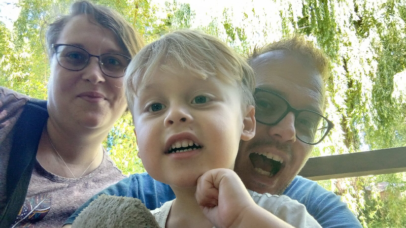 Help Daniëlle aan een rolstoel bus photo