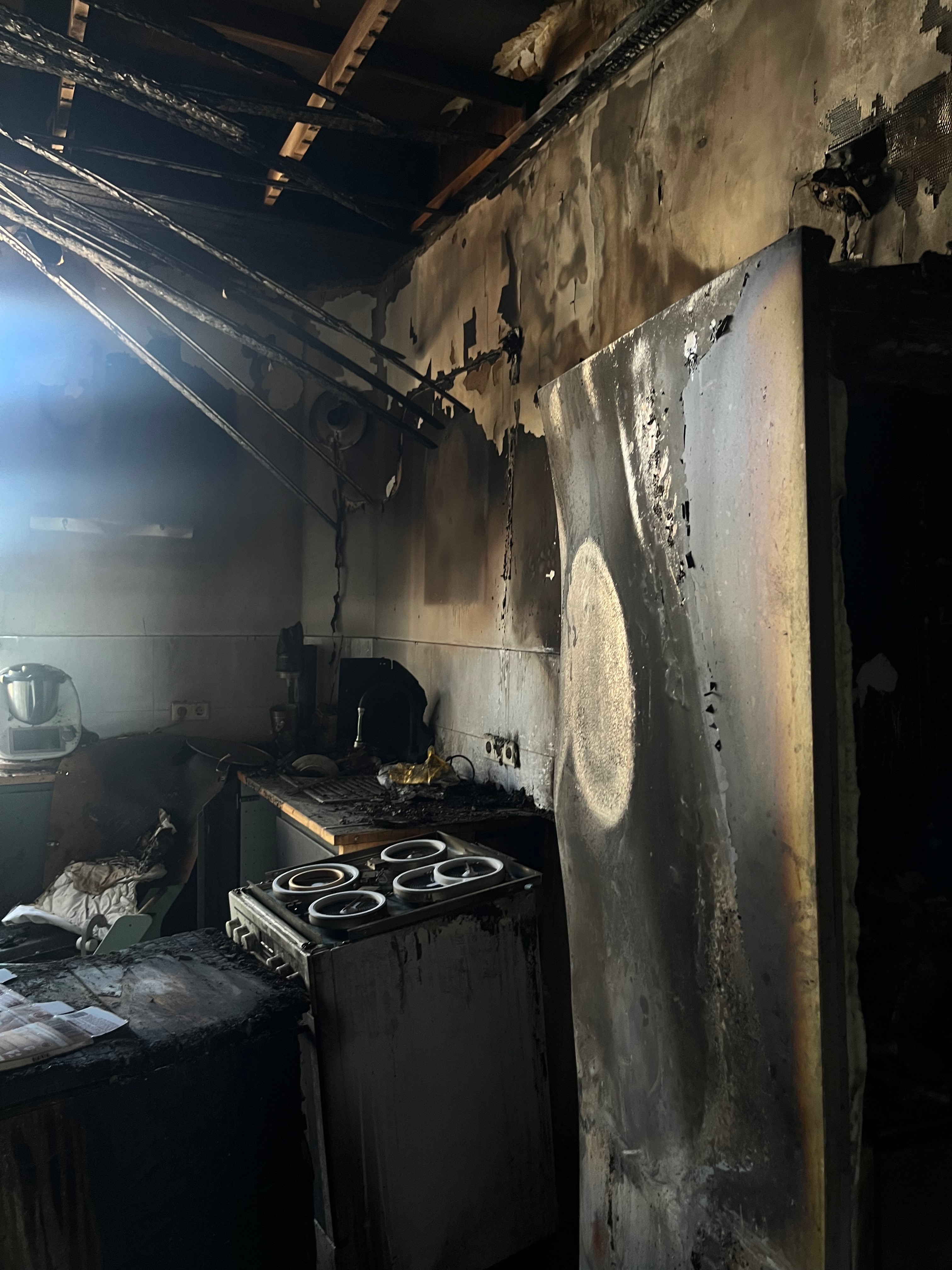 Alles verloren im Feuer – Bitte helft uns, wieder aufzubauen campaign photo, 6 of 7