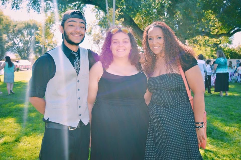 Help Dani and Sami say their final goodbyes. campaign photo, 2 of 7