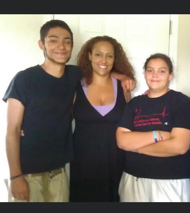 Help Dani and Sami say their final goodbyes. campaign photo, 4 of 7