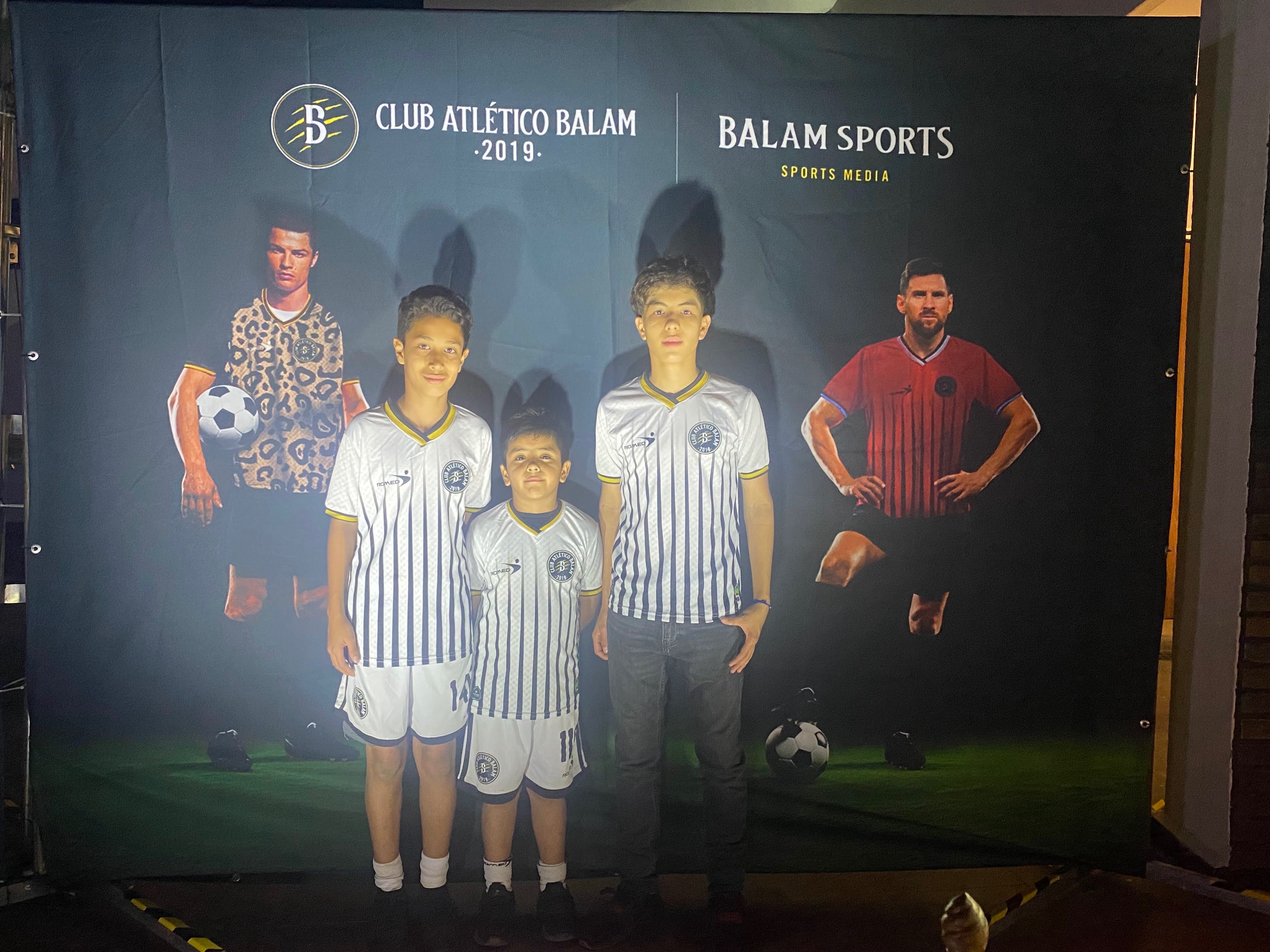 Futbol temporada 2025-2026 campaign photo, 4 of 5