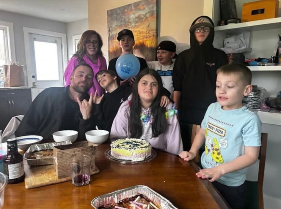 FATHER OF 7 FACING LIFE THREATENING MEDICAL CONDITION campaign photo, 4 of 5