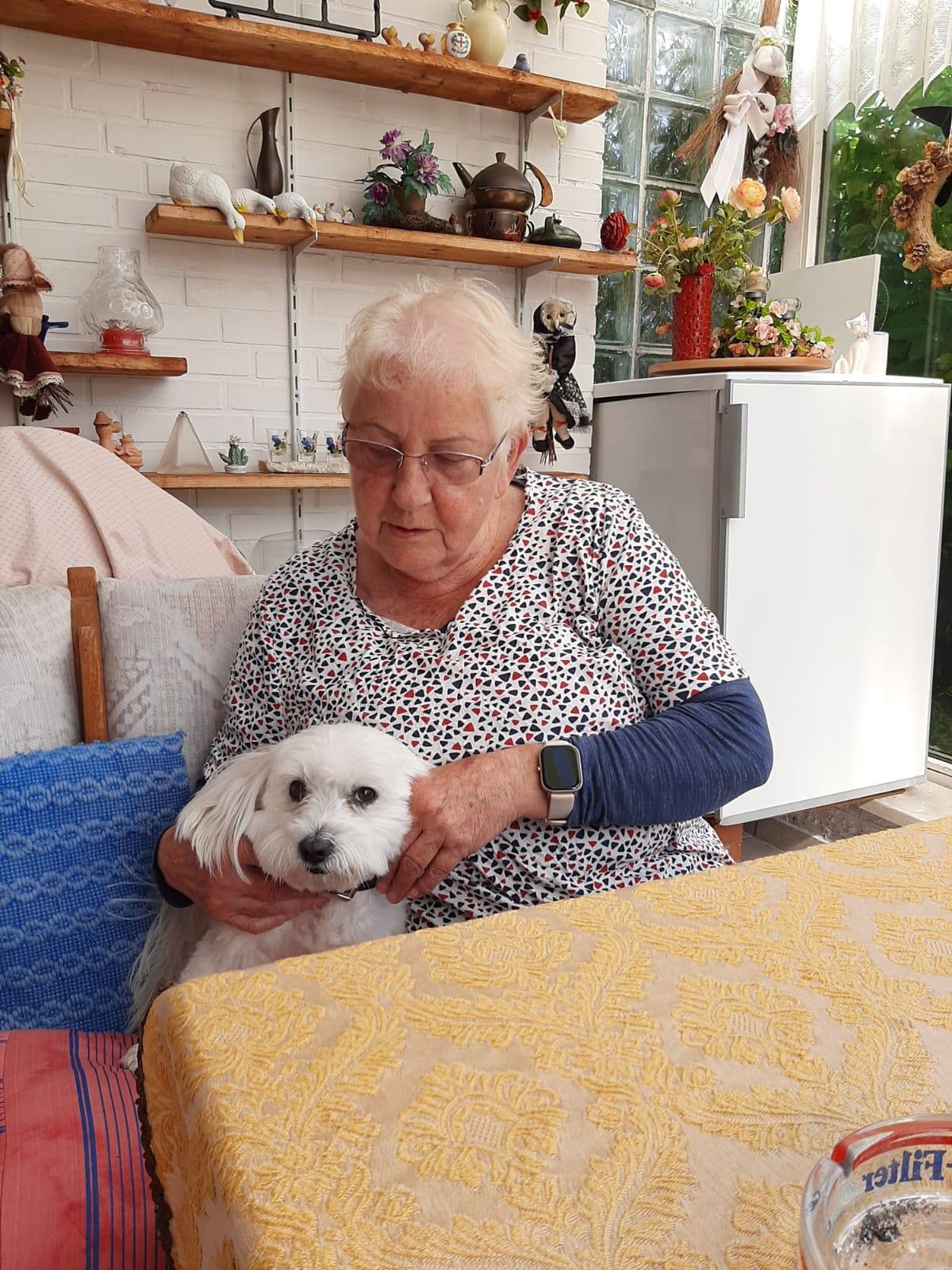 Oma Gisela wurde ausgeraubt campaign photo, 2 of 4