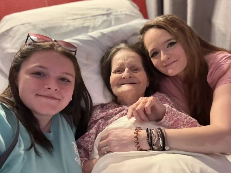 Help Jodi Give Her Mom a Proper Goodbye campaign photo, 6 of 7